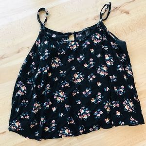 Forever 21 Open Back Flowy Crop Tank Size M